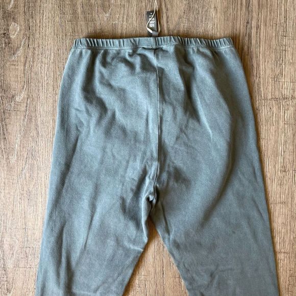 Skims Outdoor Leggings In Malachite - Picture 6 of 7